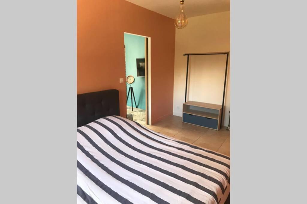 Logement Attenant A Une Villa T2 Avec Terrasse . ベス・シュル・イソル エクステリア 写真