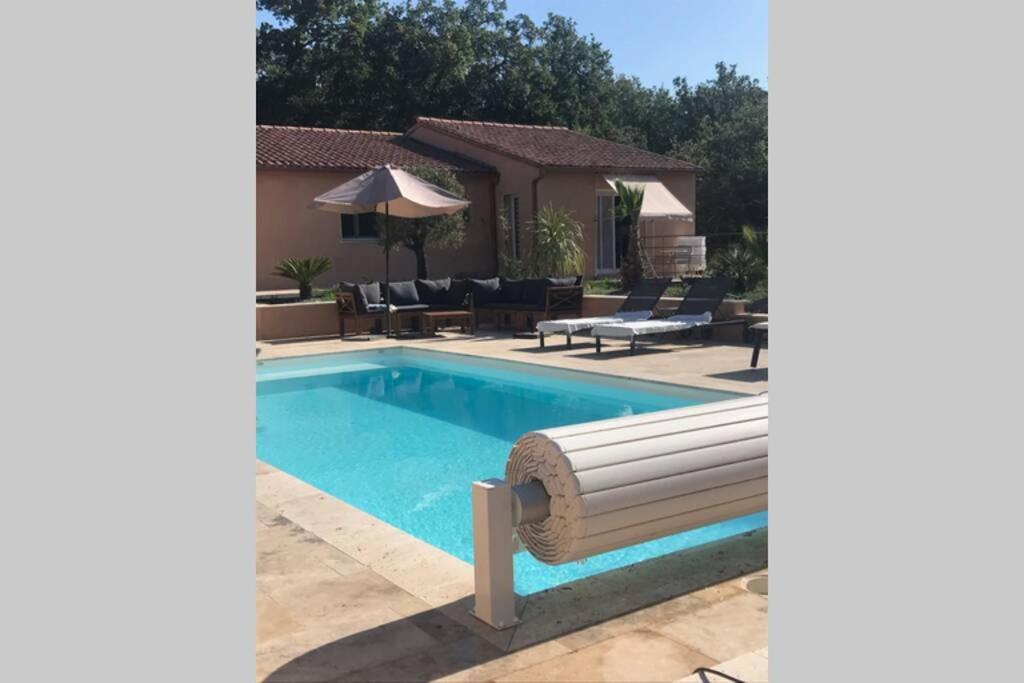 Logement Attenant A Une Villa T2 Avec Terrasse . ベス・シュル・イソル エクステリア 写真
