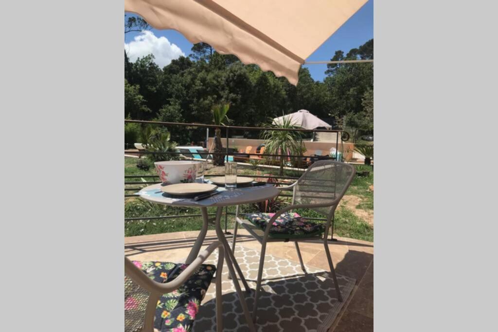 Logement Attenant A Une Villa T2 Avec Terrasse . ベス・シュル・イソル エクステリア 写真