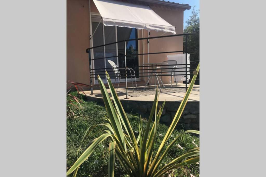 Logement Attenant A Une Villa T2 Avec Terrasse . ベス・シュル・イソル エクステリア 写真