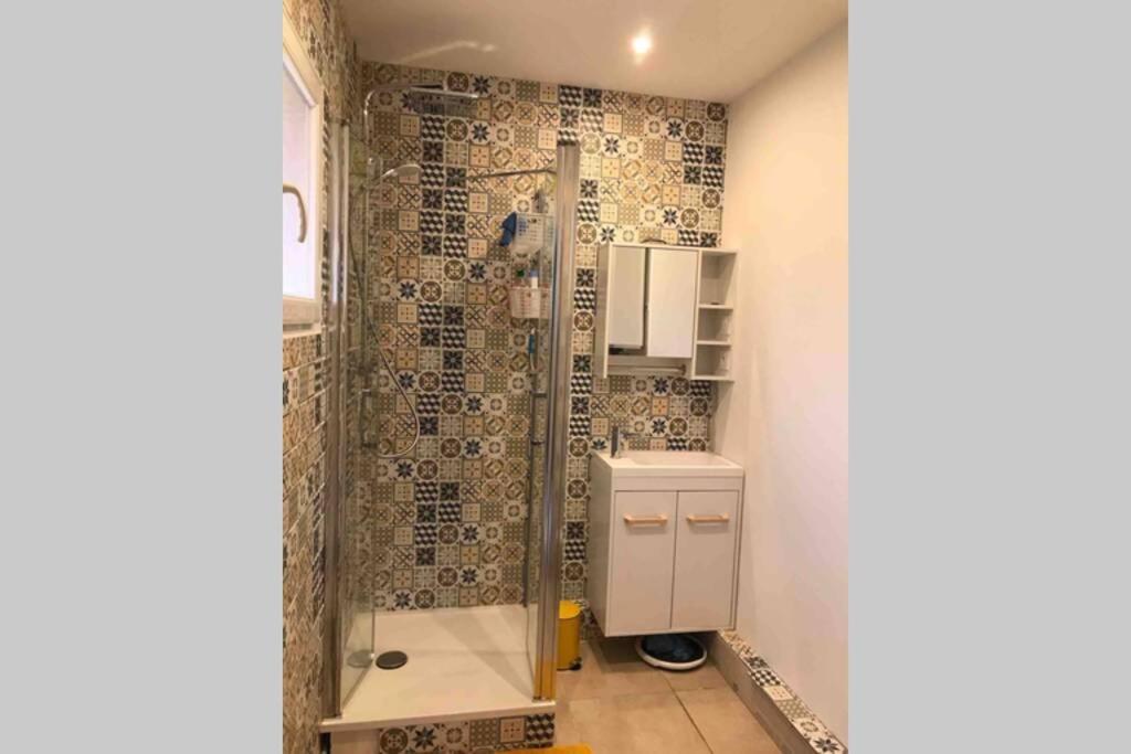 Logement Attenant A Une Villa T2 Avec Terrasse . ベス・シュル・イソル エクステリア 写真