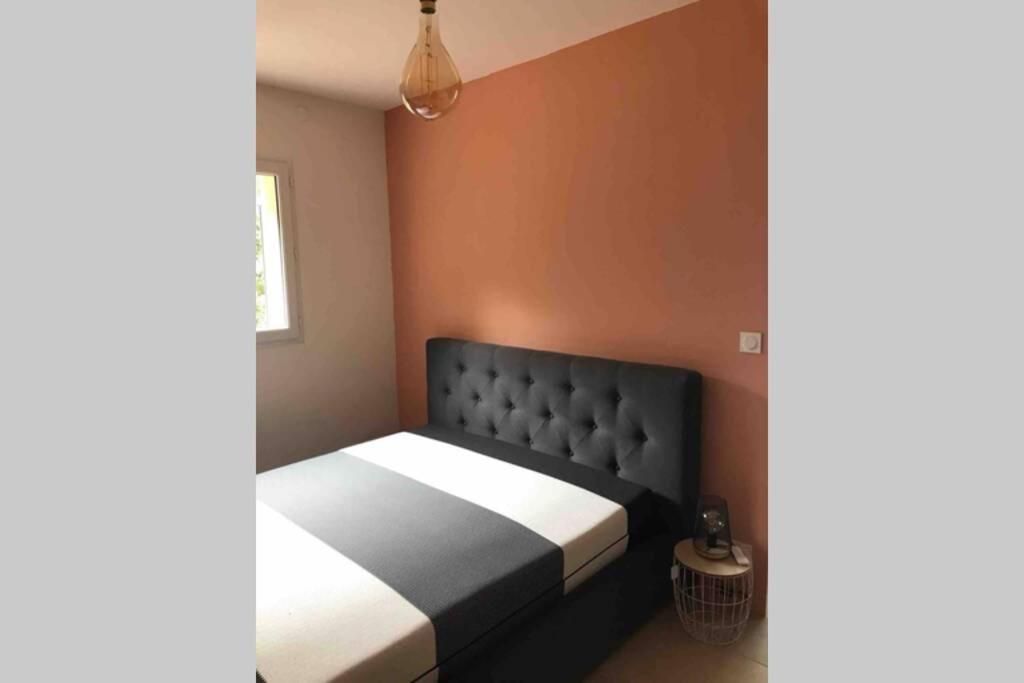 Logement Attenant A Une Villa T2 Avec Terrasse . ベス・シュル・イソル エクステリア 写真