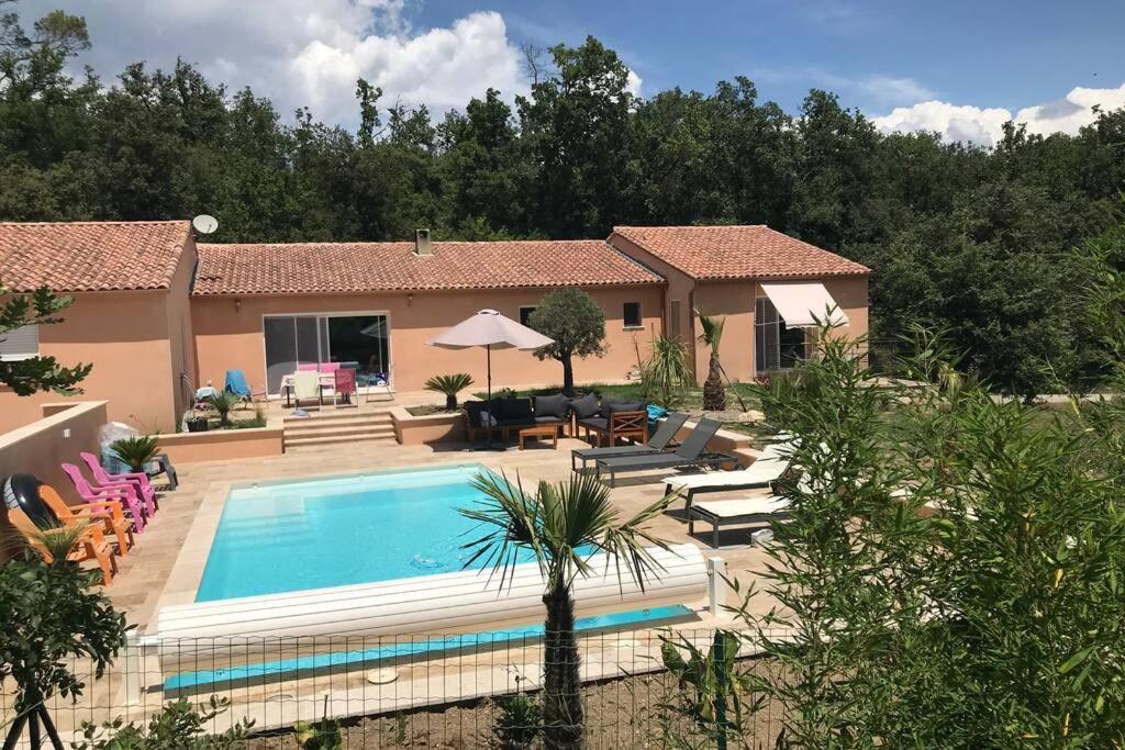Logement Attenant A Une Villa T2 Avec Terrasse . ベス・シュル・イソル エクステリア 写真
