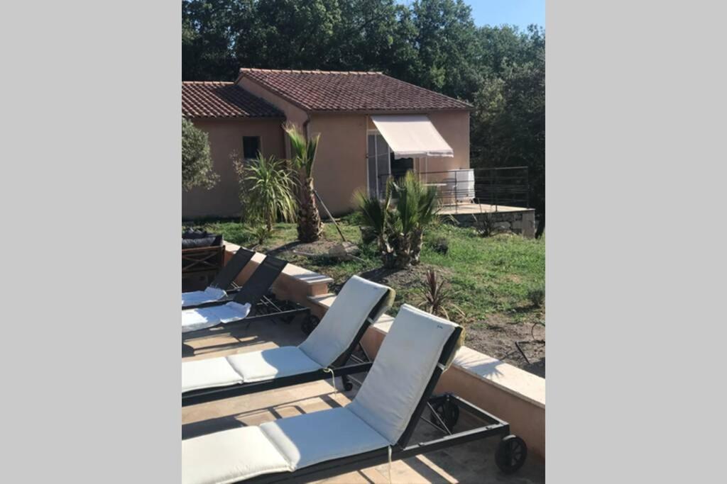 Logement Attenant A Une Villa T2 Avec Terrasse . ベス・シュル・イソル エクステリア 写真